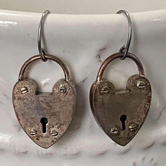 Vintage Fossil Heart PadLock Keyhole Earrings Vintage Edgy Antiqued Style - Picture 7 of 11